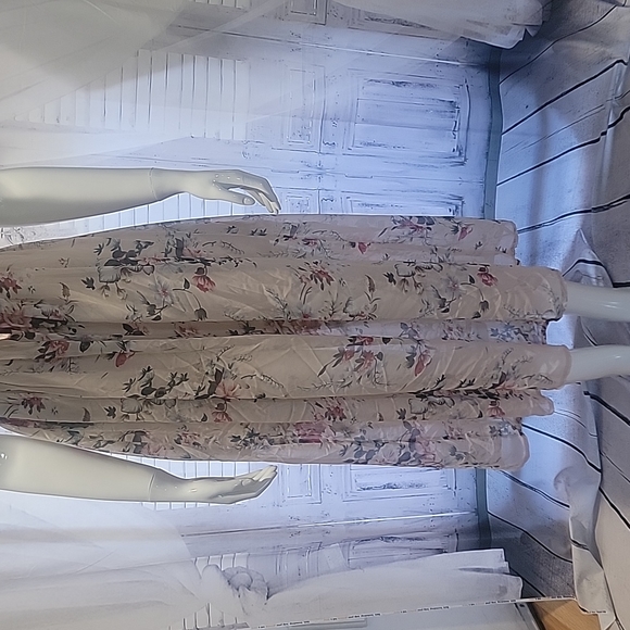 Beautiful pink / white flower dress - Picture 3 of 6